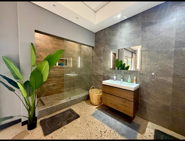 4 BEDROOM FREEHOLD FOR SALE IN ZINI RIVER ESTATE